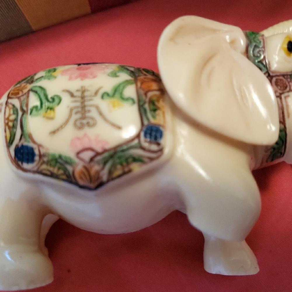 Ivory elephant - Picture 4 of 4